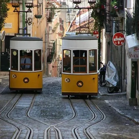 Altido Central 1-br Flat One Step From Chiado * Lisboa