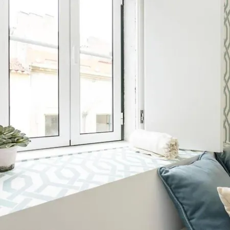 Altido Central 1-br Flat One Step From Chiado Lisbon