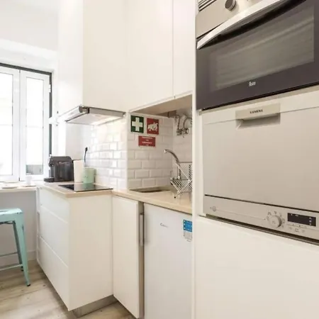 Altido Central 1-br Flat One Step From Chiado Apartment